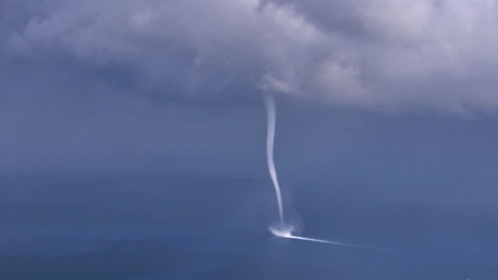 Торнадо в Пермском крае - что известно? Очевидцы: Вырывал с корнем деревья, срывал крыши