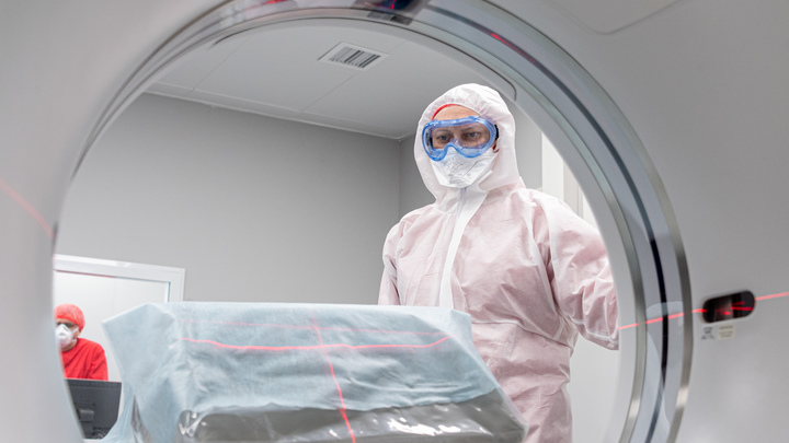 В Кургане мужчина умер после девяти часов ожидания в очереди на КТ