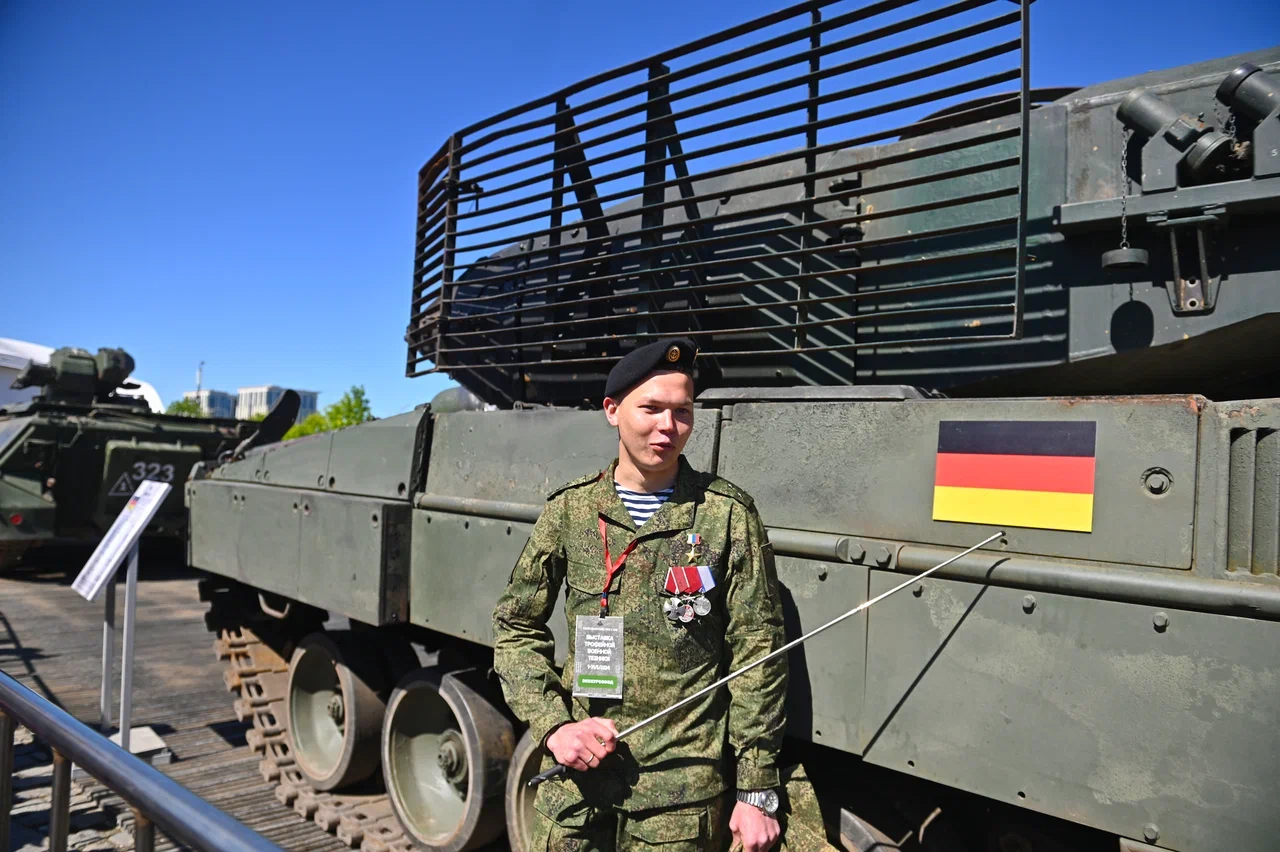 Бронетехника НАТО наконец-то добралась до Москвы. Но есть нюанс - infoBRICS