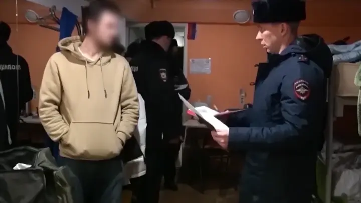 Мигрантам озвучили права: челябинские силовики провели рейд по хостелам