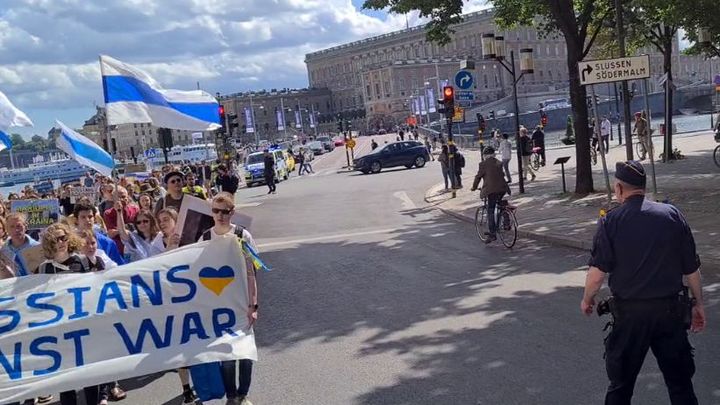 Травят Церковь и собирают деньги на ВСУ. Беглецы из России создали в Швеции полицайский комитет