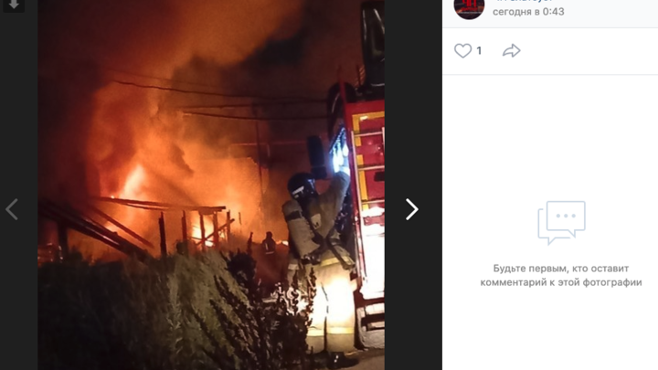 В Челябинской области очевидцы рассказали о масштабном ночном пожаре