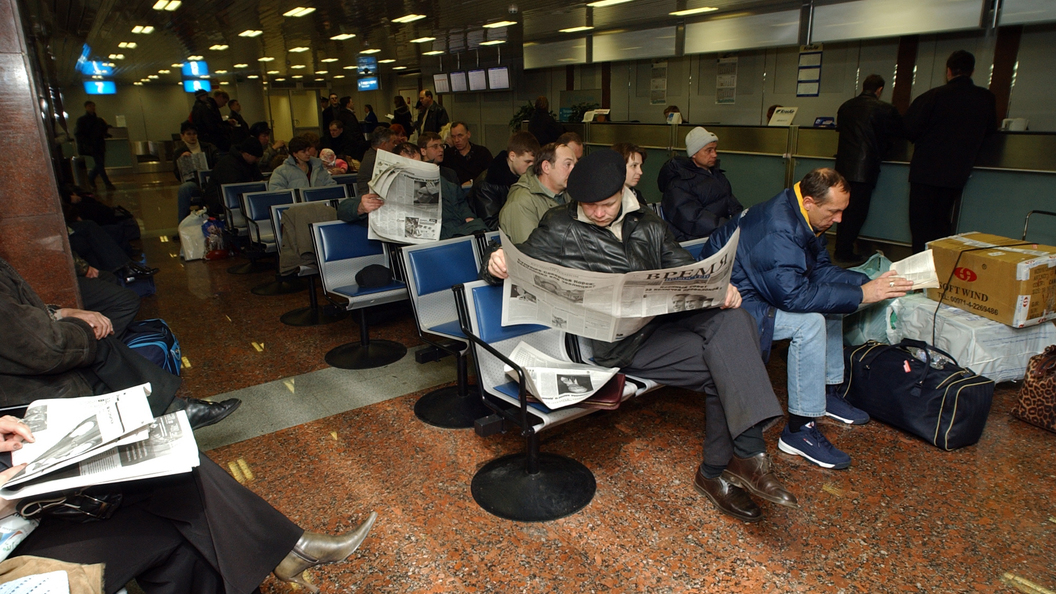 Задержки самолетов в москве. Самолет из Антальи Москва сегодня задержка причина. Вылететь перенос.