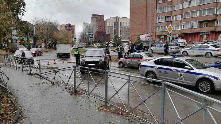 Водитель Range Rover погиб в результате ДТП на улице Дачной в Новосибирске