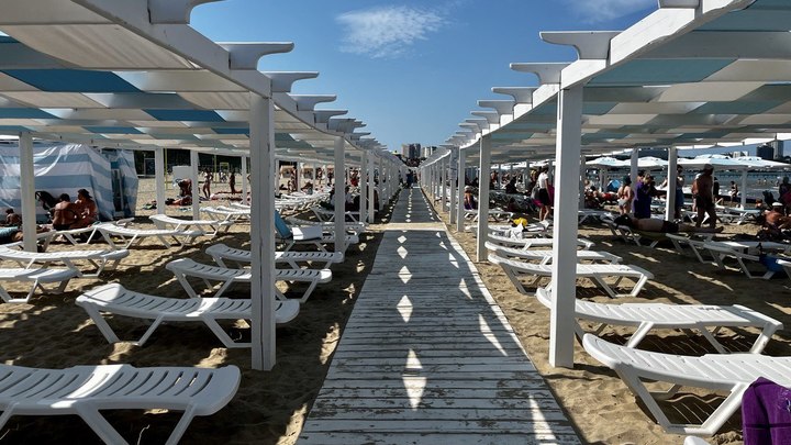 За июль Геленджик принял миллион туристов