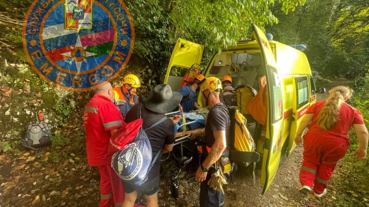 В Сочи девушка упала со скалы и едва не разбилась насмерть, делая селфи