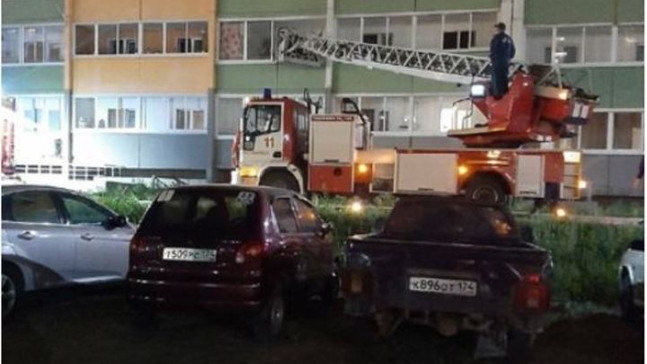 Началась паника: в Челябинске в Парковом-2 на пожаре погиб мужчина