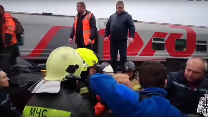 В Республике Коми ввели режим ЧС после схода 9 вагонов пассажирского поезда