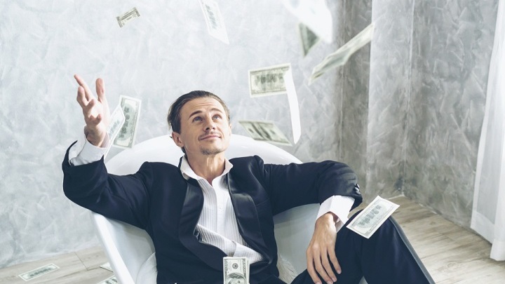 Всё меньше и меньше. Британия экономит на финансировании наших содомитов