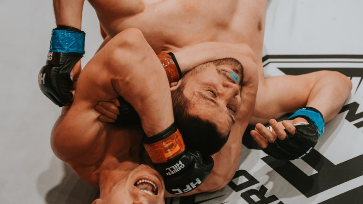 Читинец Адам Ацаев выиграл очередной рейтинговый бой в лиге Hardcore HFC MMA