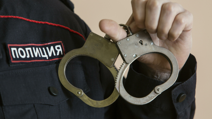 В Уфе полицейский выманил у женщины 15 млн и держал её в плену