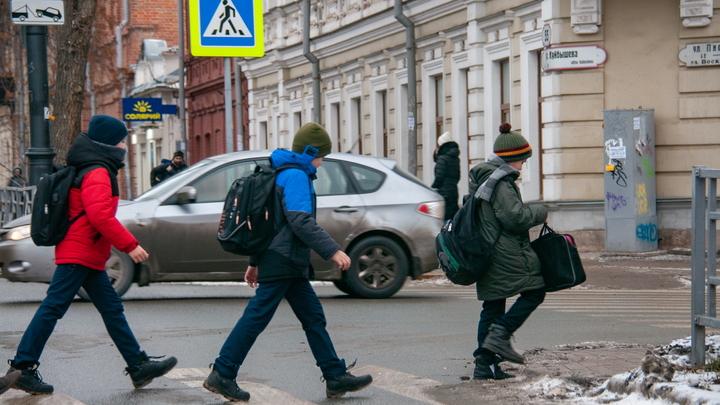 Бердянские школьники прослушали лекцию по ПДД и правилам безопасного поведения на улице