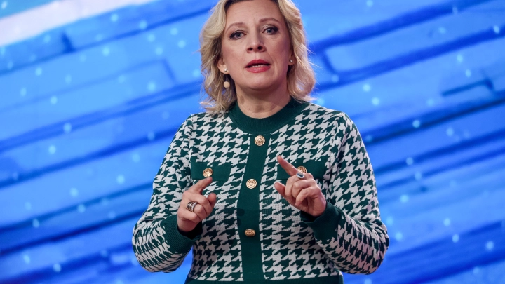 Самое странное интервью Захаровой. Журналист заливался нездоровым смехом, а получил ответ о личном. Это не покажут по ТВ