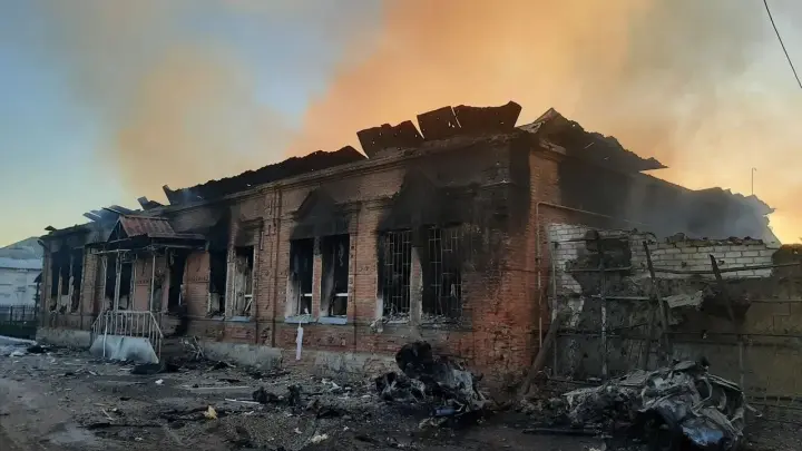 ВСУ атаковали дронами колледж в ЛНР: здание обрушилось, пострадали дети