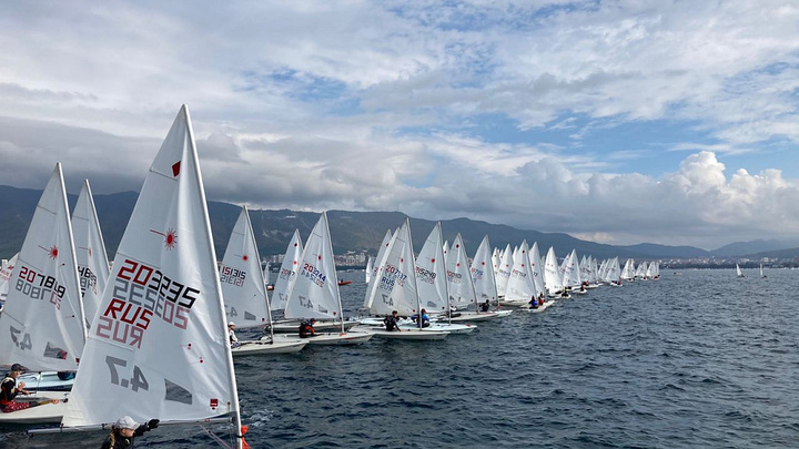 Всероссийские юношеские соревнования по парусному спорту проходят в Геленджике