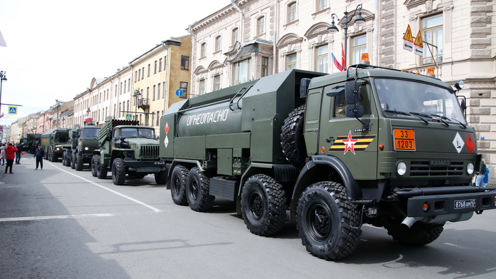 Колонна военной техники проехала по улицам Новосибирска