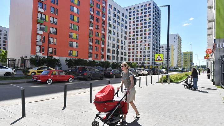 Бердянские женщины передали коляски своих детей в больницу