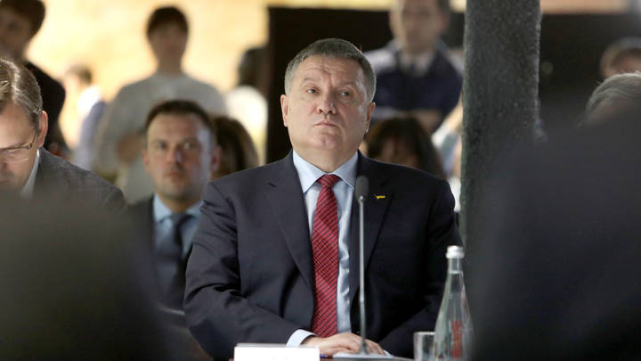 Украина на грани: Аваков признал, что у людей скоро не останется денег на еду и лекарства