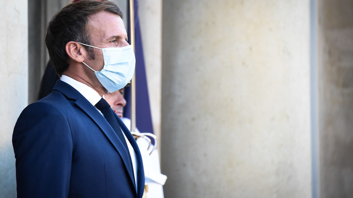 А поговорить? Макрон объяснил, почему ЕС не ввёл санкции против Лукашенко