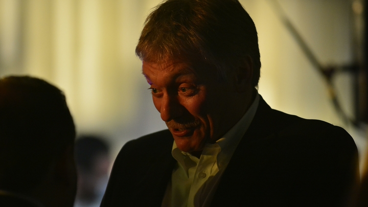 В Кремле пятью словами оценили риск введения военного положения в России