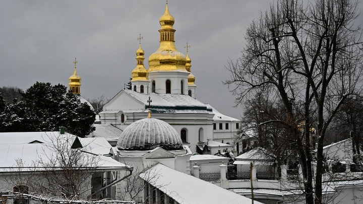 Машину с иконой показательно развернули на выезде из Киево-Печерской Лавры