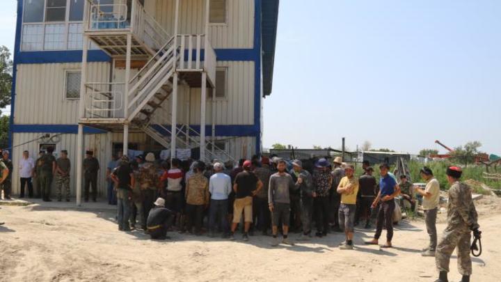 В Анапе на стройке многоэтажки работали более 100 нелегалов