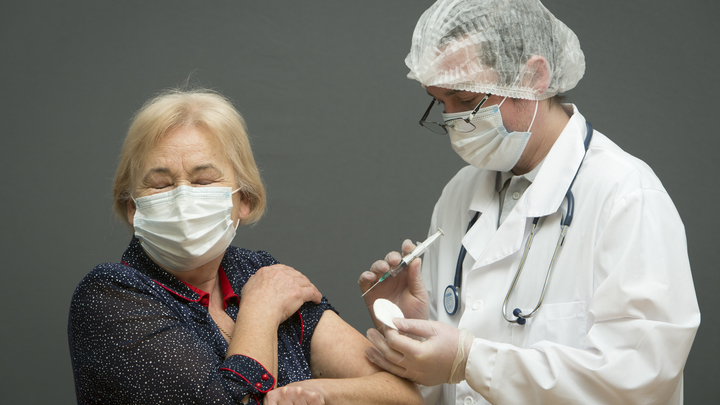 Подмосковные врачи пожаловались на пациентов: Всем нужна одна справка