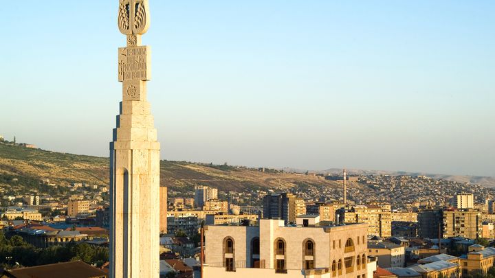 Чтобы ни слова по-русски. Армянские власти решили запретить вещание телеканалов из России