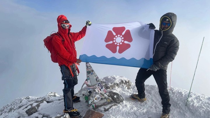 Флаг Северодвинска появился на Эльбрусе
