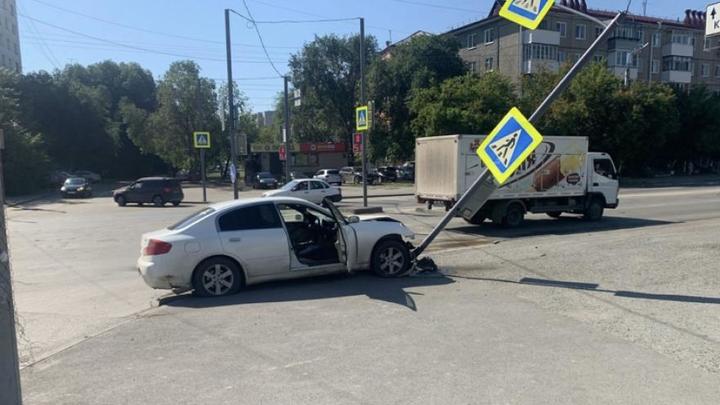 В Кургане ищут водителя, из-за которого сломался светофор