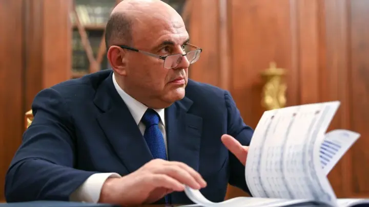 Мишустин потребовал от главы Соцфонда отчитываться не цифрами, а делами