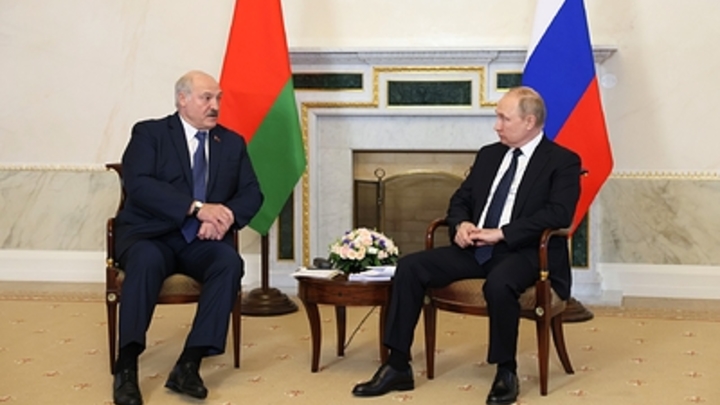 Путин по телефону обсудил с Лукашенко ход спецоперации на Украине