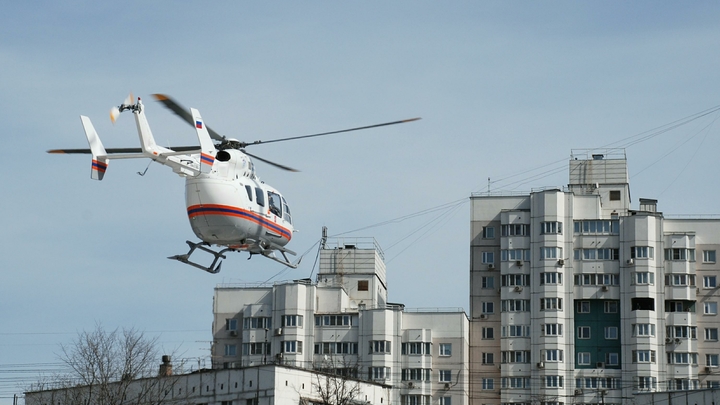 Двухлетнего ребёнка, упавшего с лестницы, доставили в Челябинск санавиацией