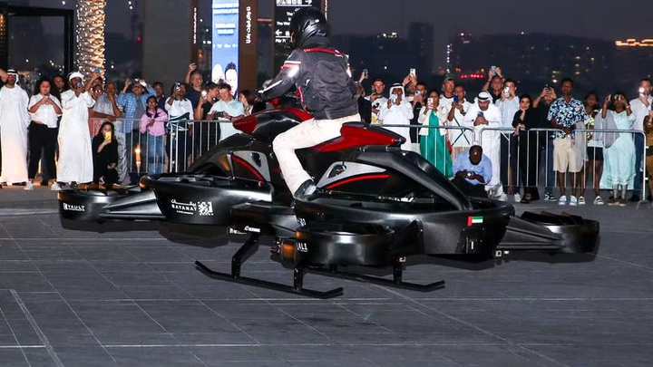 В ОАЭ представили летающий мотоцикл
