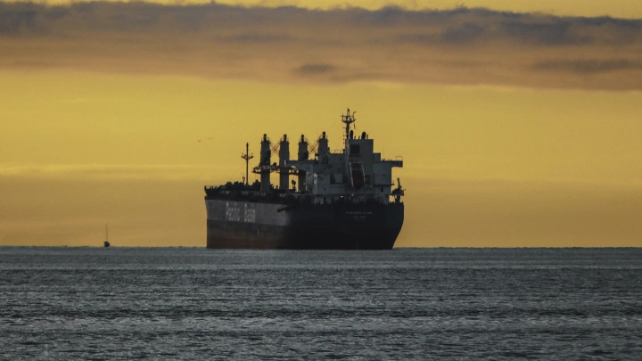 Зомби-танкер смог обмануть радары и пройти через Ормузский пролив