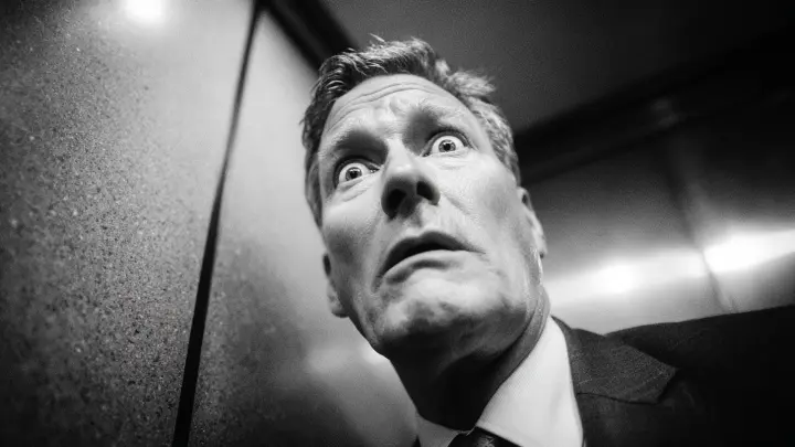 Ого! Вот это кадры: Стармеру пришлось схватить себя за руки из-за страшной дрожи