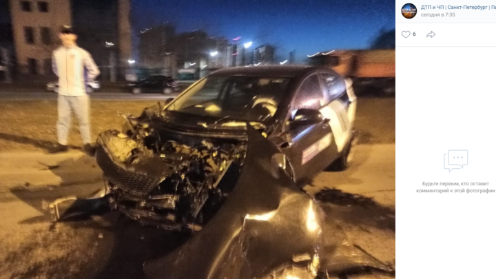 За ночь в Петербурге в ДТП попали сразу три каршеринговых автомобиля