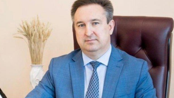 Прокуратура требует снять с должности главу Колыванского района Артюхова