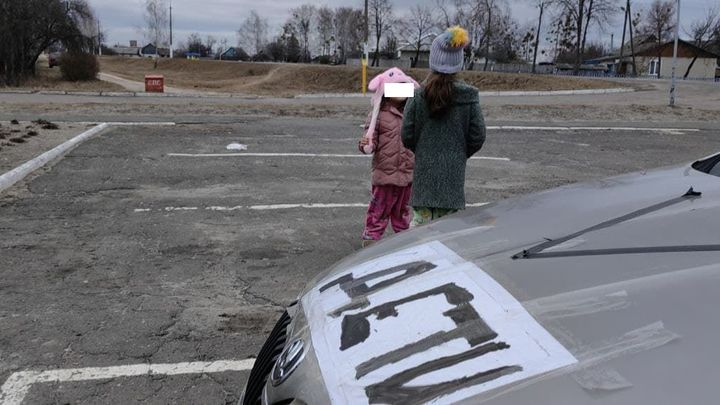 Дети не помеха для пуль: От расправы ВСУ беженцев из-под Киева спасли русские