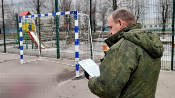 10-летняя девочка умерла после падения на нее футбольных ворот в Саратовской области
