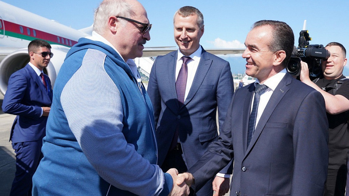 Губернатор Кубани Вениамин Кондратьев встретил в аэропорту Сочи Александра Лукашенко