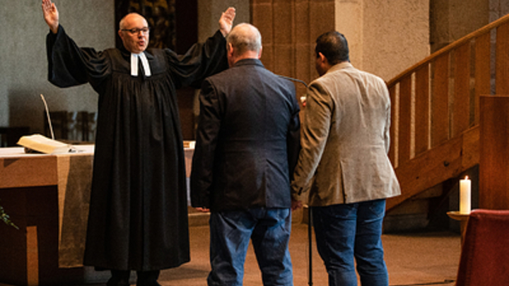 Католическая церковь идёт на компромисс с содомитами. Россия держит оборону