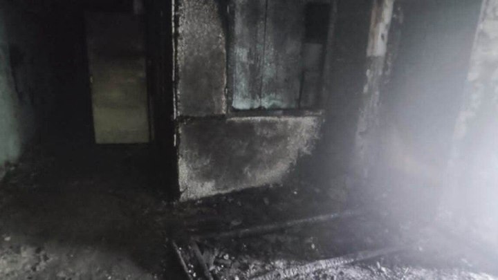 В Челябинской области полицейские помогли эвакуировать жильцов горящего общежития