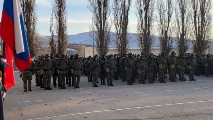 Мобилизованных из Кузбасса торжественно отправили в зону СВО