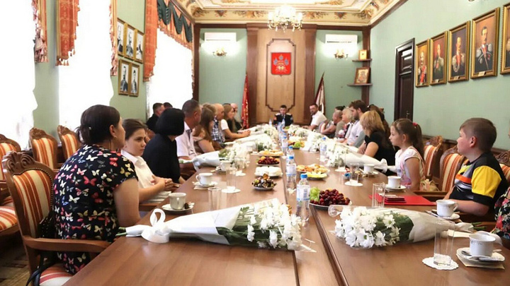 В Краснодаре передали награды родственникам погибших казаков-добровольцев