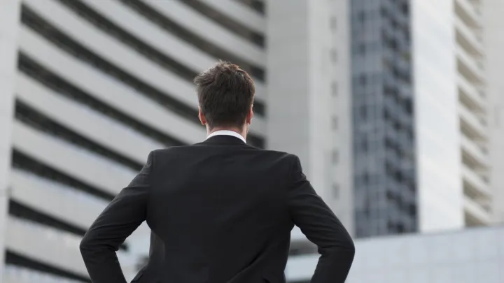 Англичанин потерял работу из-за сломанного шоколадного кролика