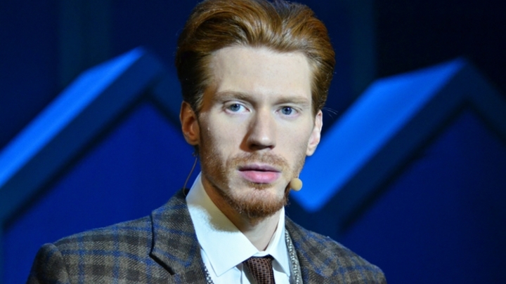 32-летний внук Аллы Пугачевой появился на публике с зелеными волосами и накрашенными губами