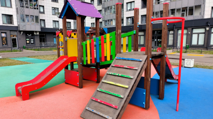 На детских площадках могут появиться камеры: Депутат предложил способ обезопасить игры