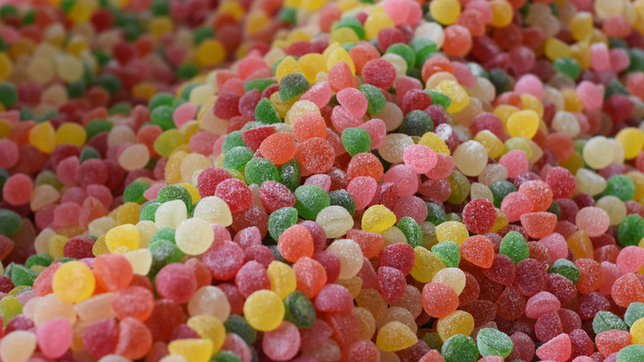 Аж олдскулы свело: В России снова бум на лакомства 90-х