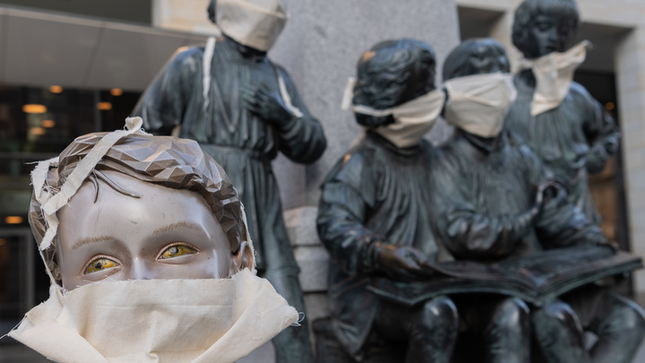 Японец намеренно заражал других коронавирусом. И умер